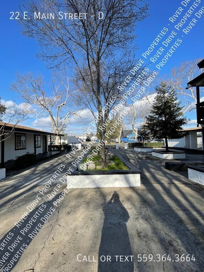 Foto del edificio - Upstairs 1-Bedroom Apartment on Main!