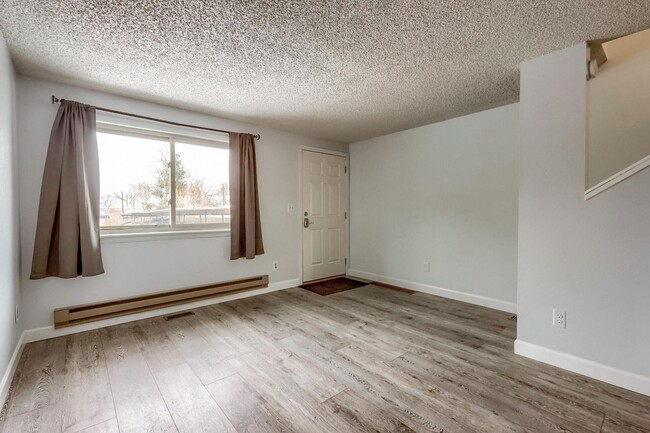 Foto del edificio - Two Bedroom Townhouse in Wheat Ridge