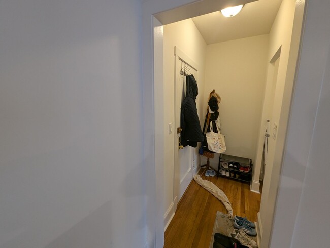 Foto del edificio - Top Floor Renovated Studio