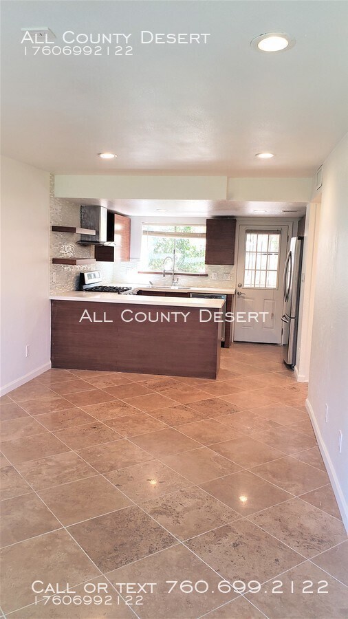 Building Photo - 421 Tava Ln