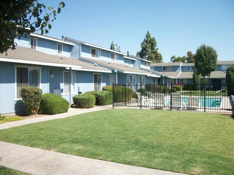 Building Photo - 699-703 Music Ave