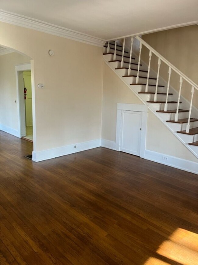 Building Photo - FERRIE RICH DUPLEX