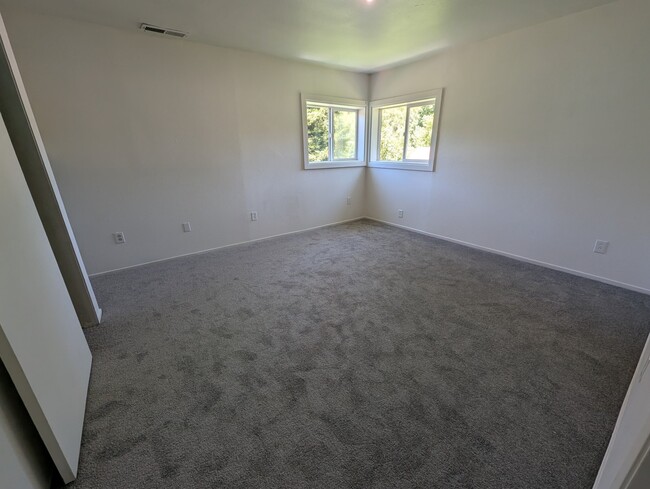 Building Photo - 14301 Mill Ct