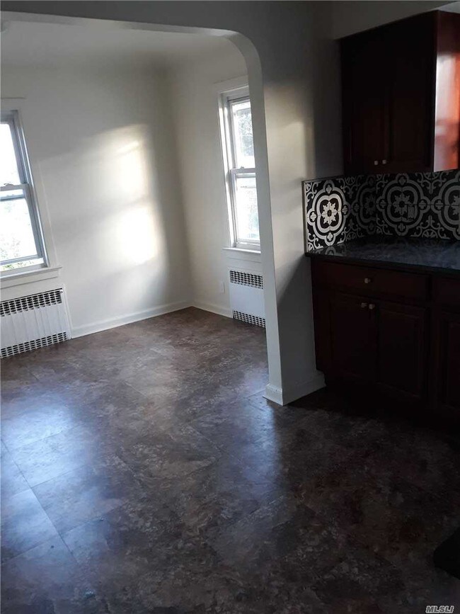 121 Ocean Ave, Valley Stream, NY 11580 House Rental in Valley Stream