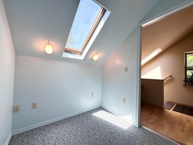 Foto del edificio - Cozy Studio-ADU in Maplewood Neighborhood! Move in special!!