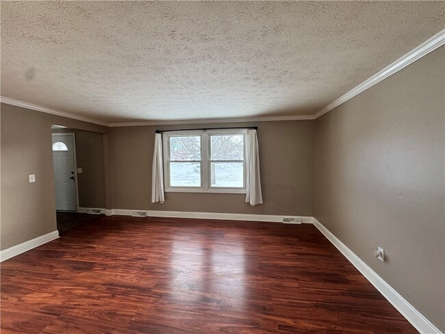 Foto del edificio - 496 Pebbleview Dr