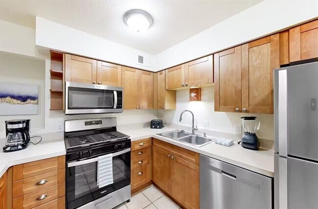 Foto del edificio - 2804 Westhill Dr