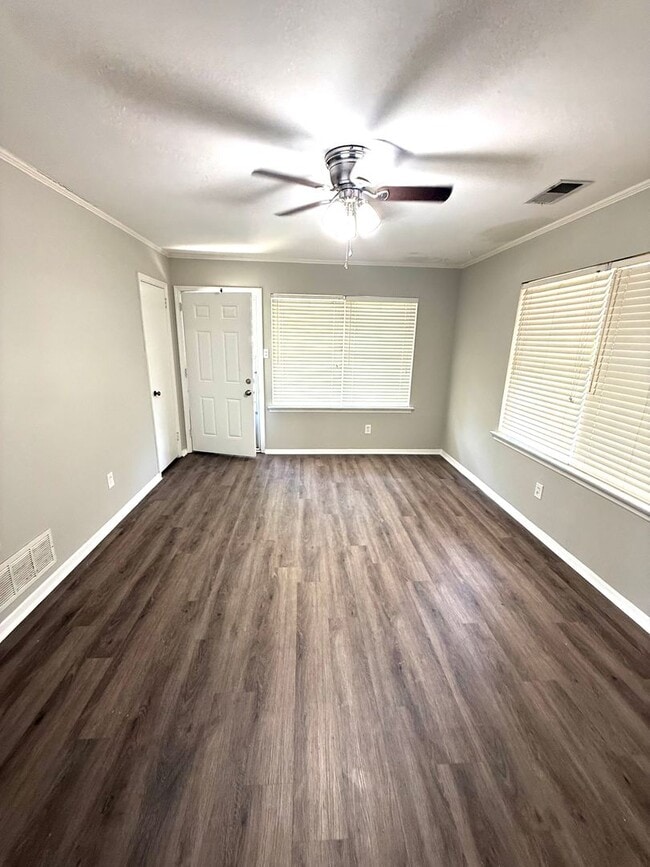 Building Photo - 1826 Pinecrest Dr