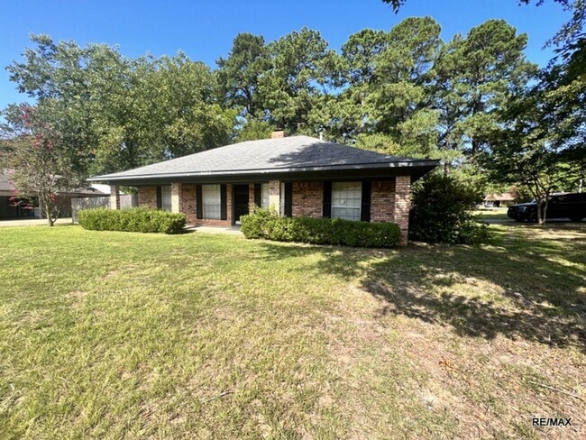 Building Photo - FURNISHED BRICK HOME ON CORNER LOT~