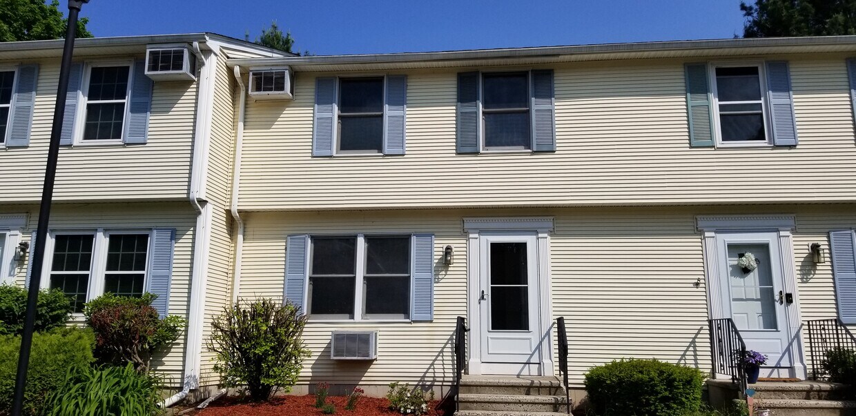 1 Maple St, Ellington, CT 06029 Townhome Rentals in Ellington CT