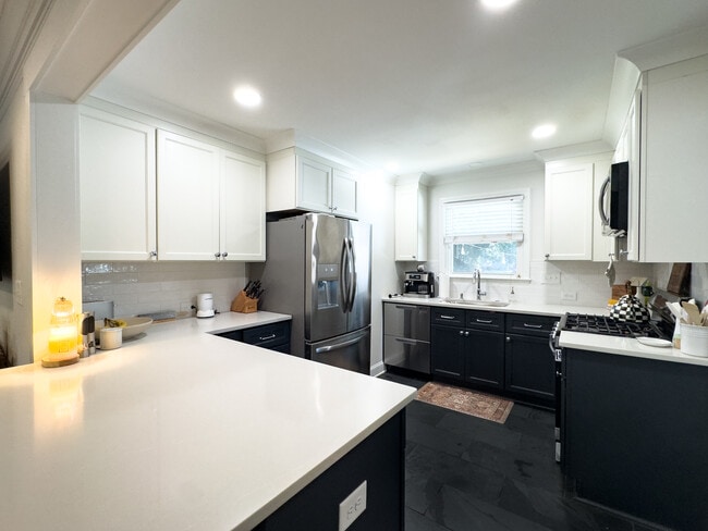 Photo - 5415 Larchmont Ave House