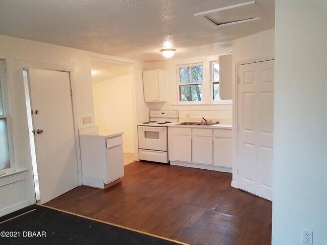 Building Photo - 168 Pierce Ave