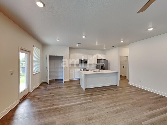 Foto del edificio - 14625 Cedar Trunk Ter