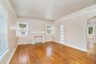 Building Photo - 268 E Lullwood Ave