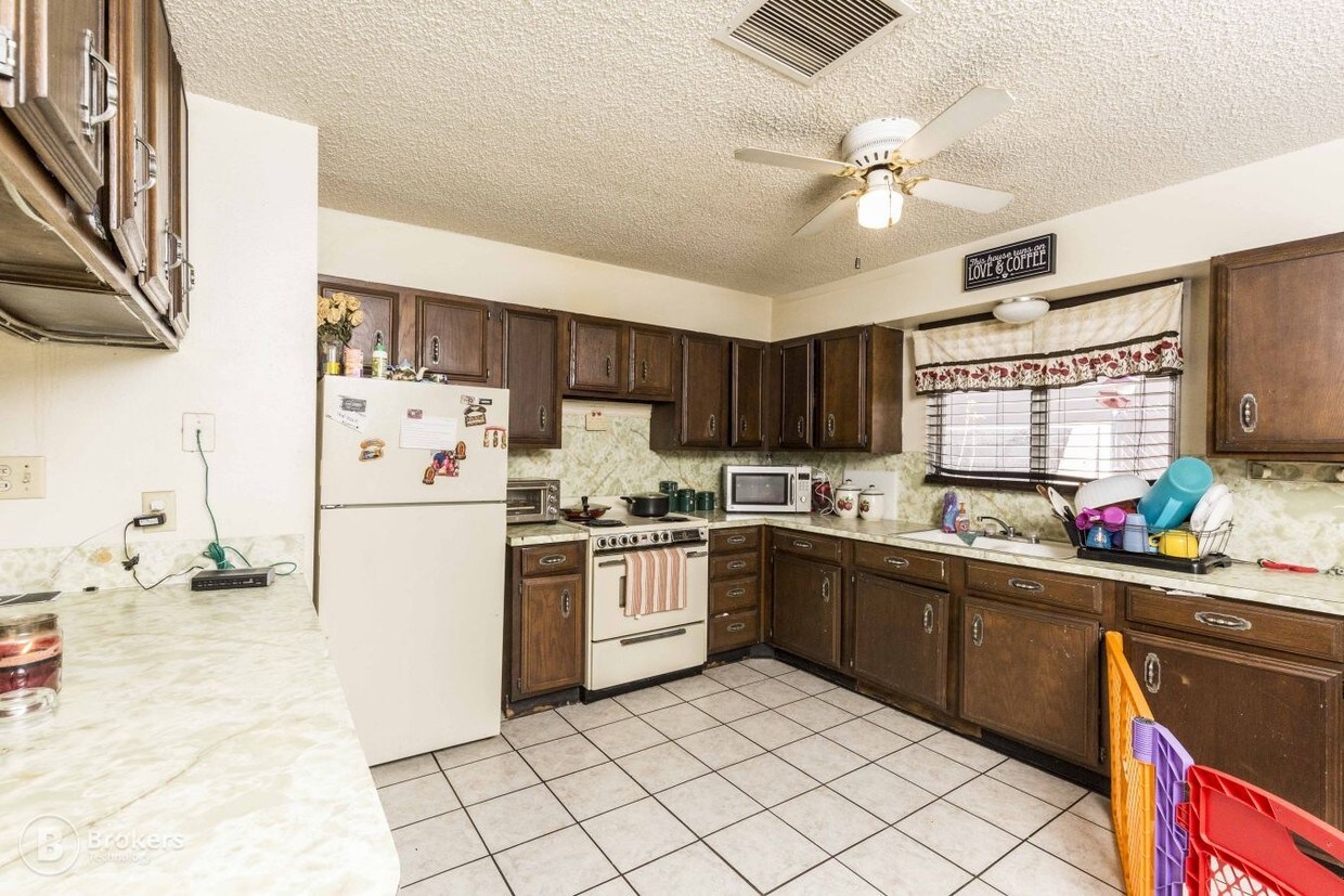 Building Photo - 355 E 700 S