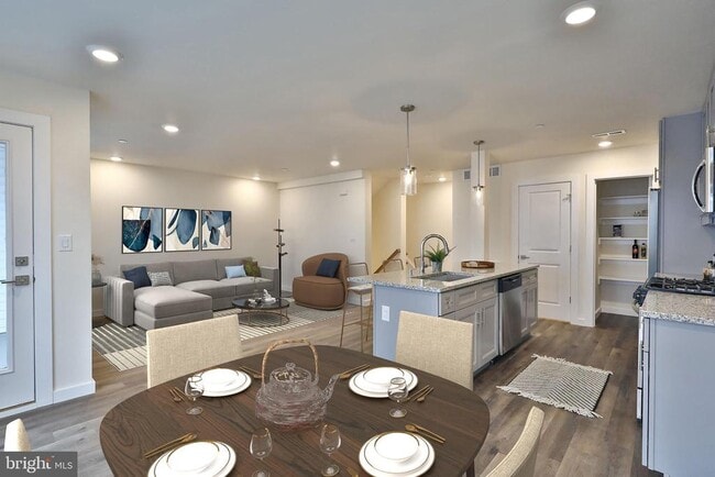 Building Photo - 1500 N Randolph St