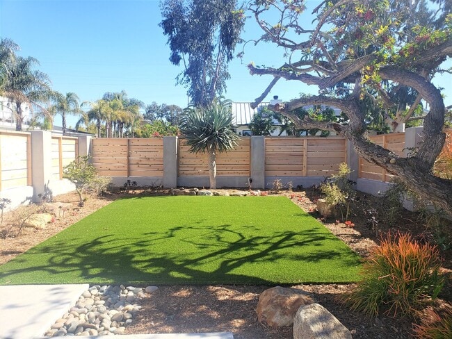 Foto del edificio - Modernized, 3BD/2BA House in Leucadia: Minutes to Beach, Town, YMCA!