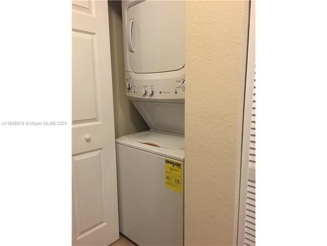 Building Photo - 9551 SW 171st Pl