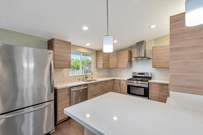 Building Photo - Modern Elegance & Effortless Style l 4BR Santa Clara Home