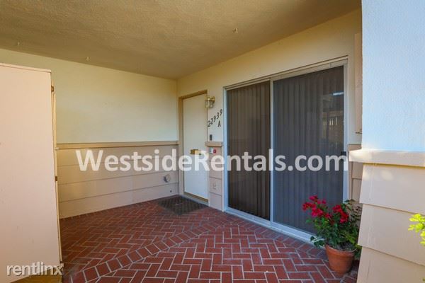 Foto del edificio - 22939 Maple Ave