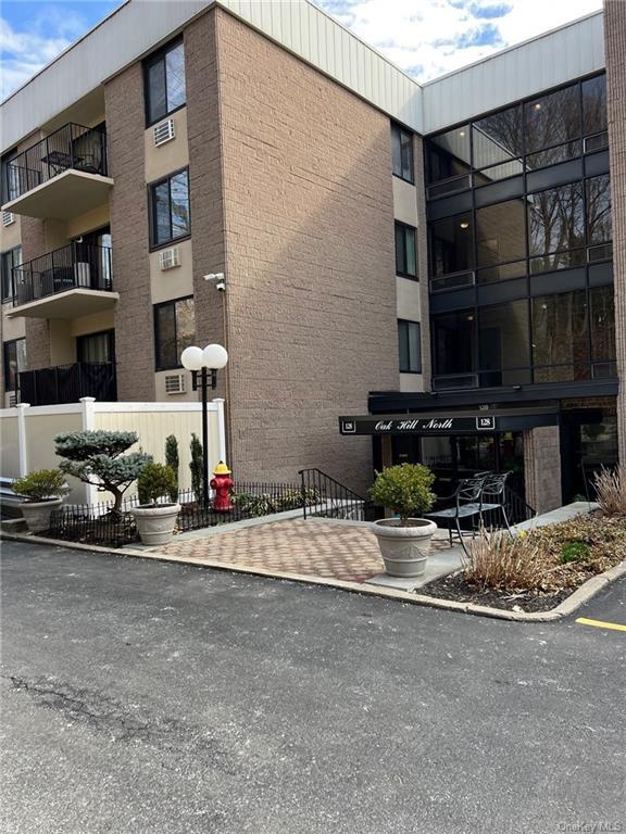 Building Photo - 128 Colonial Pkwy