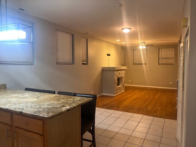 Foto del edificio - 1430 E 69th St