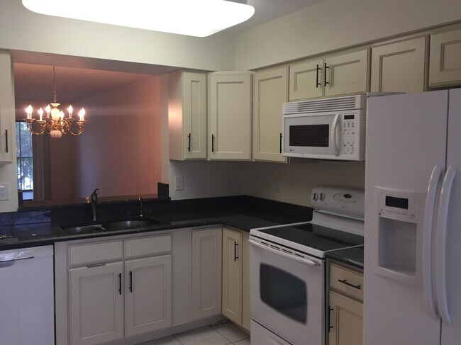 Building Photo - 6093 Pointe Regal Cir