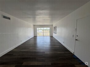 Building Photo - 9700 W Bay Harbor Dr