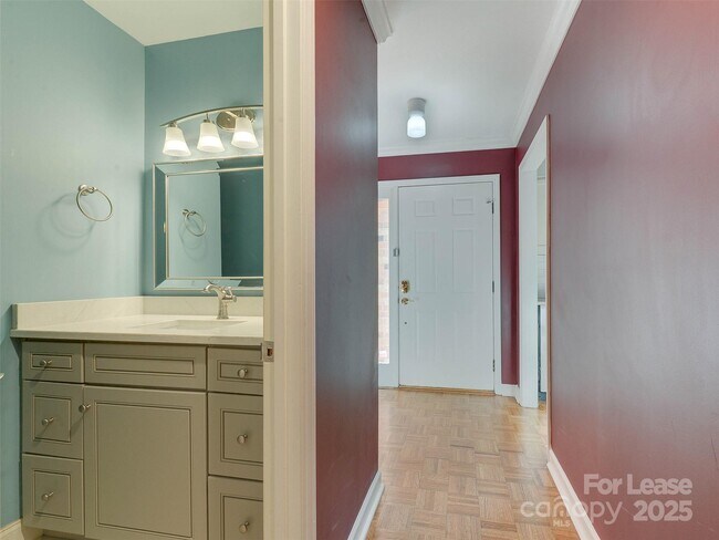 Foto del edificio - 527 Hawthorne Ln