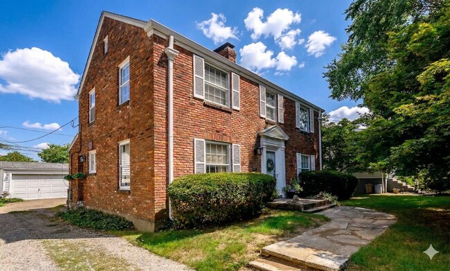 Foto del edificio - 2223 Saratoga Dr