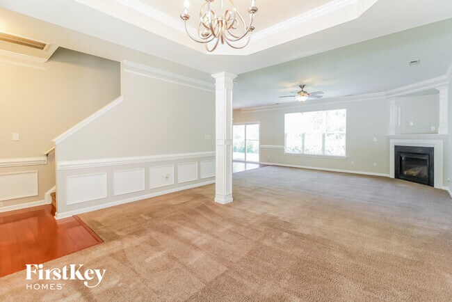 Foto del edificio - 2456 Ingleside Dr