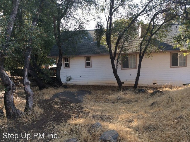 Building Photo - 19468 Hillsdale Dr