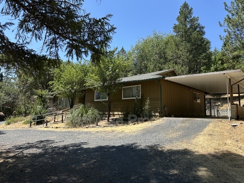 Primary Photo - 321 Larkin Rd