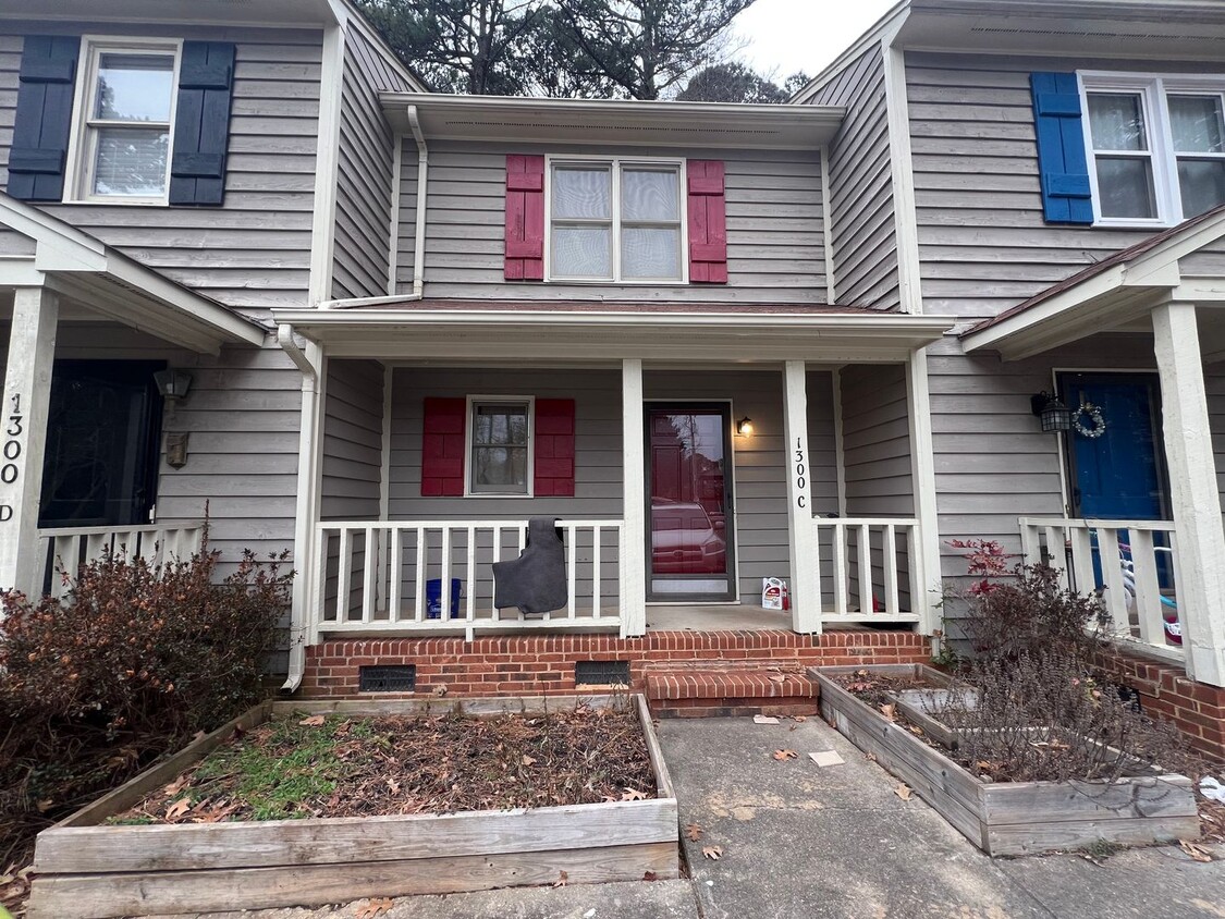 Foto principal - Centrally Located 2BD, 1.5BA Raleigh Townh...