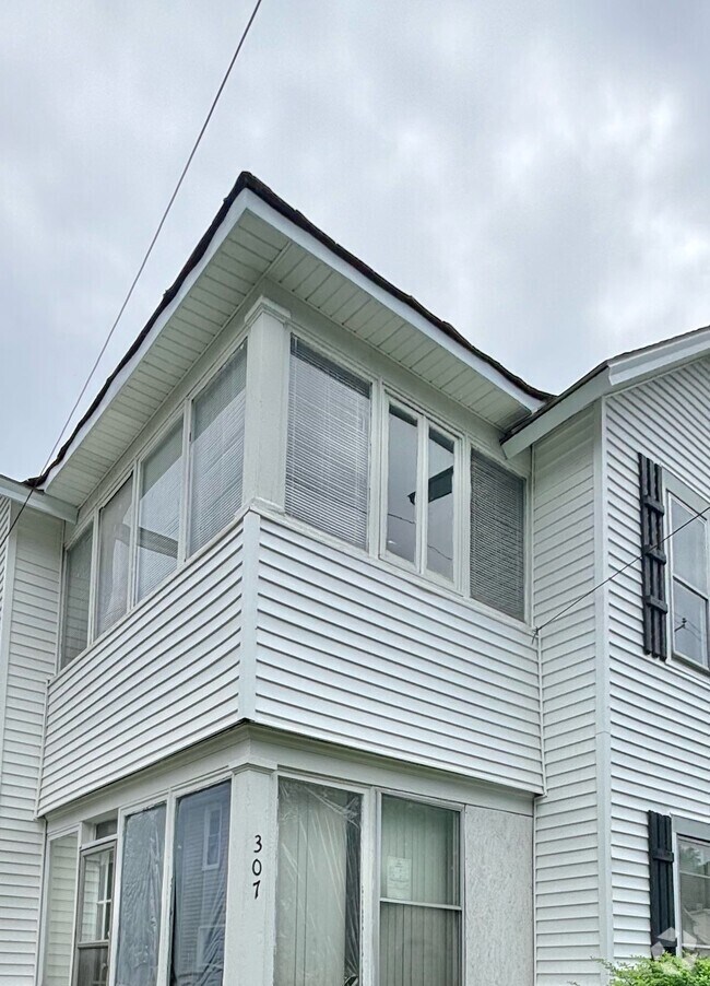 Building Photo - 307 South Ave