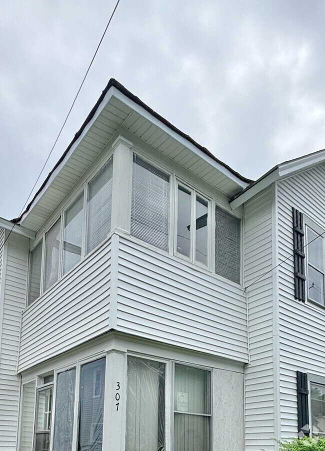 Building Photo - 307 South Ave
