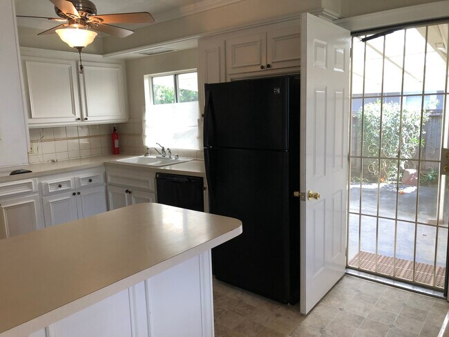Building Photo - 388 N 33rd St