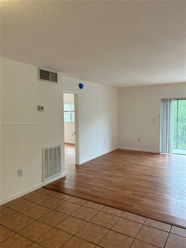 Foto del edificio - 2640 NE 135th St