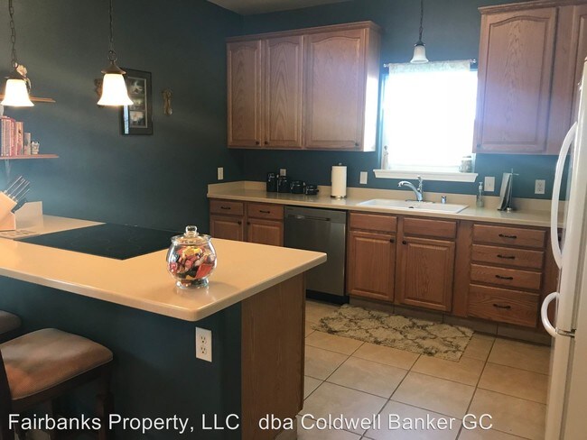 Foto del edificio - 4 br, 3 bath House - 649 W. 5th Ave