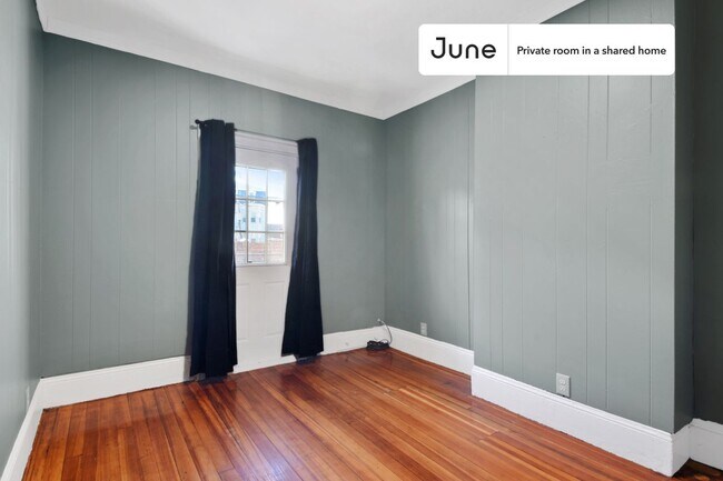 Building Photo - Room in Shared 7 bed/2 bath home in Allston