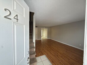 Building Photo - 124 Western Villa Dr