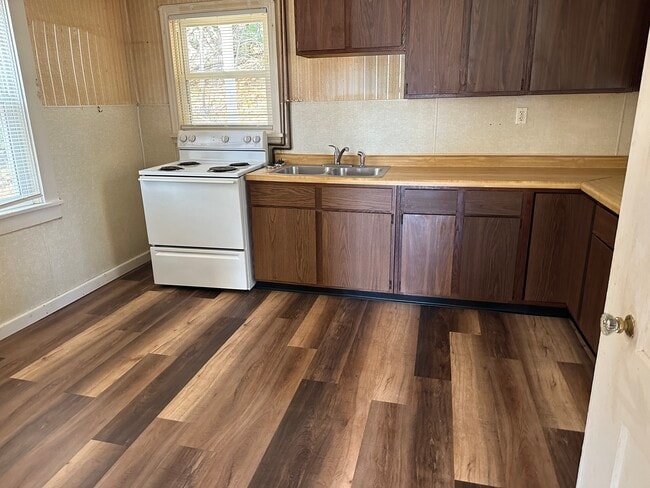 Foto del edificio - 310 Edward St.