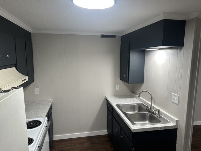 Building Photo - Downtown Apartments