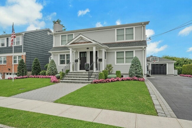 Foto del edificio - 241 Gainsborg Ave E