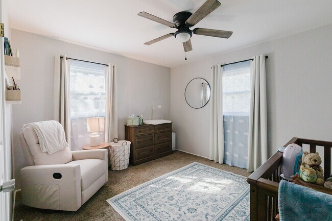 Foto del edificio - 3 Bedroom, 2 bath on Large Corner Lot