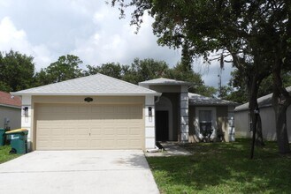 Building Photo - 1520 Vista Lake Cir