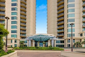 Building Photo - 801 E Beach Dr