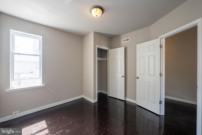 Foto del edificio - 5964 Warrington Ave