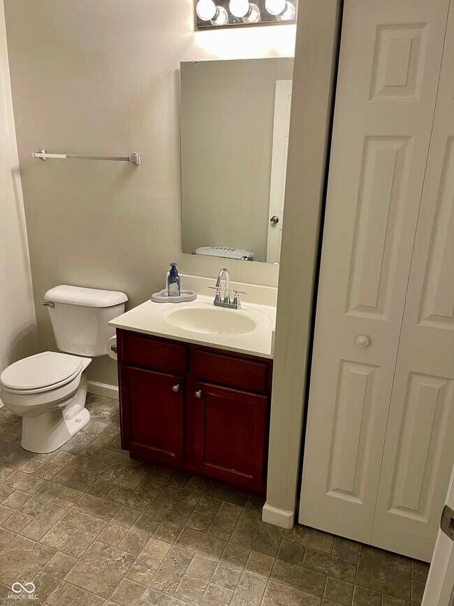 Foto del edificio - 12175 Bubbling Brook Dr