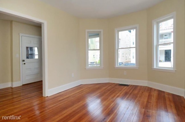 Building Photo - 26 Taft St